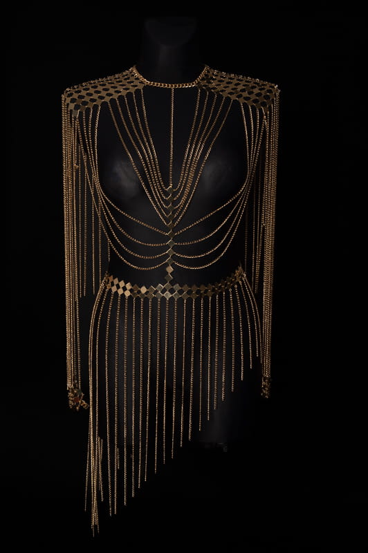 Suknia z łańcuchów i rombów z kolekcji Black and Gold (C23/FSH/39AU)