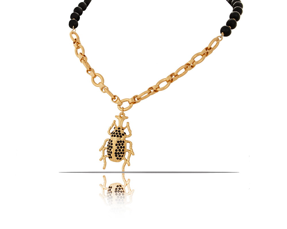 Naszyjnik z onyksów ze skarabeuszem z kolekcji Beetle Brilliance (C23/ZIM/42AU)