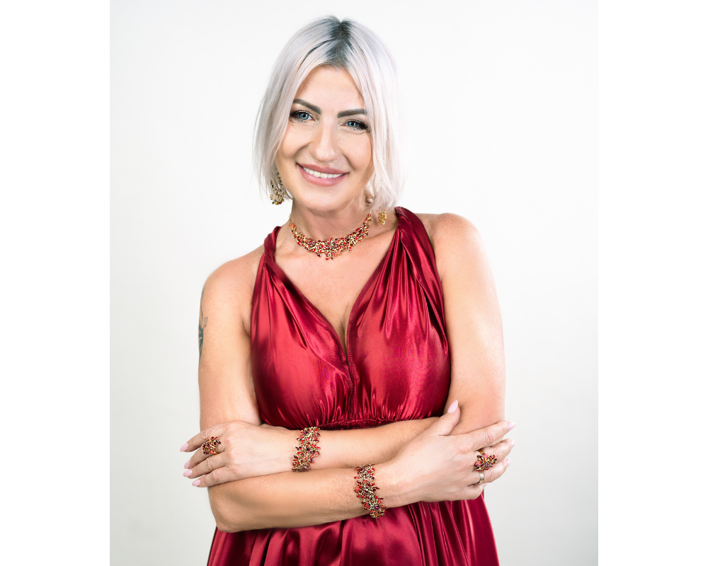 Bransoletka czerwone kwiatuszki z kryształkami z kolekcji Blossom  (B8157AU/CZ)